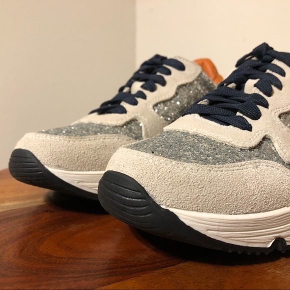 Steve Madden Suede Sneaker Size 6 - Picture 5 of 17